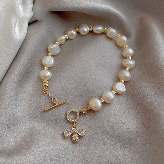 Classic Natural Pearls Bee Pendant Bracelet